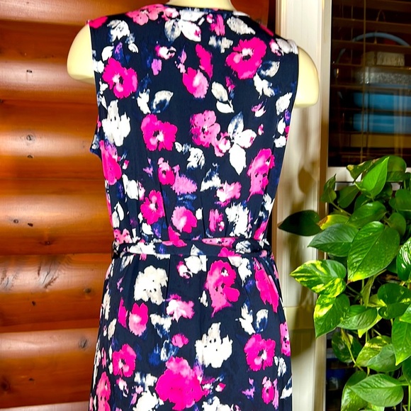 Ellen Tracy Sleeveless flower design dress. Size Medium with belt - Picture 5 of 7